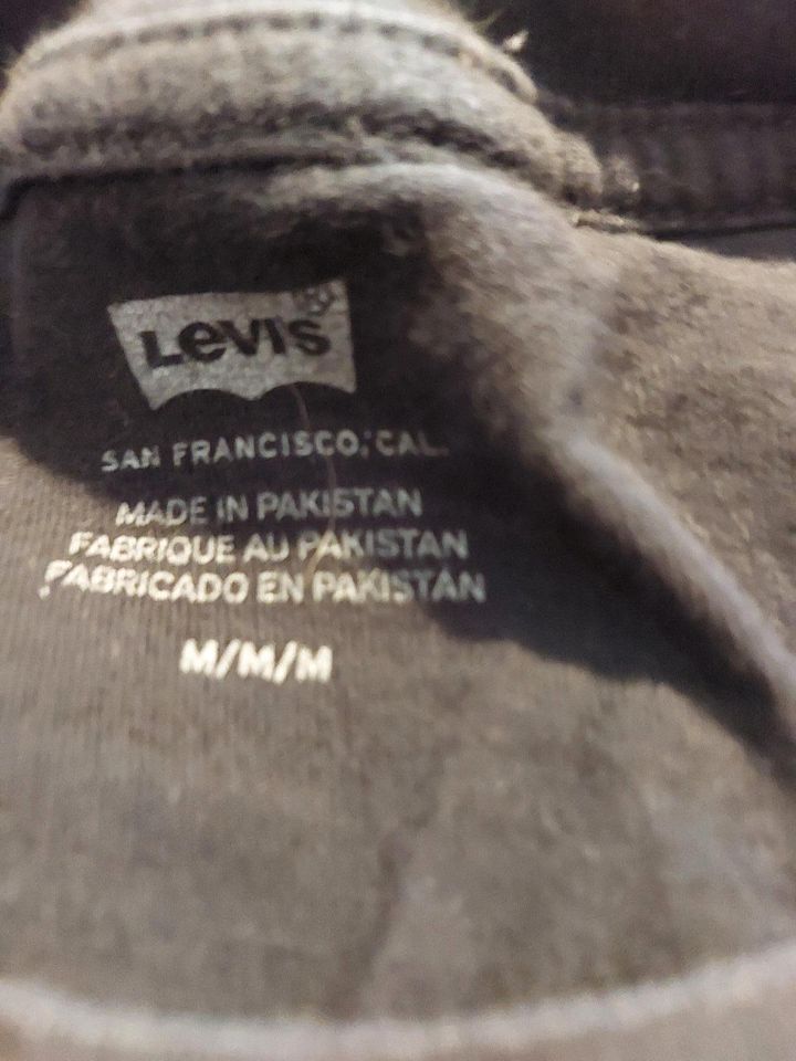 Levis T Shirt in Größe M in Rüsselsheim