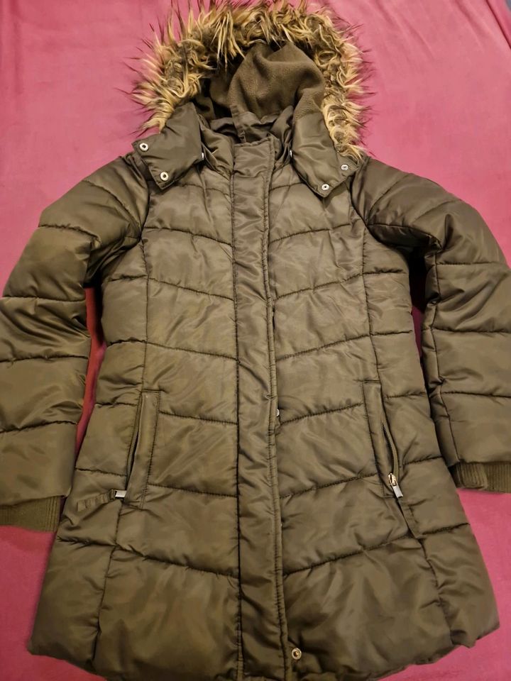 H&M Wintermantel Jacke dick gefüttert Gr. 152 Mädchen in Leipzig