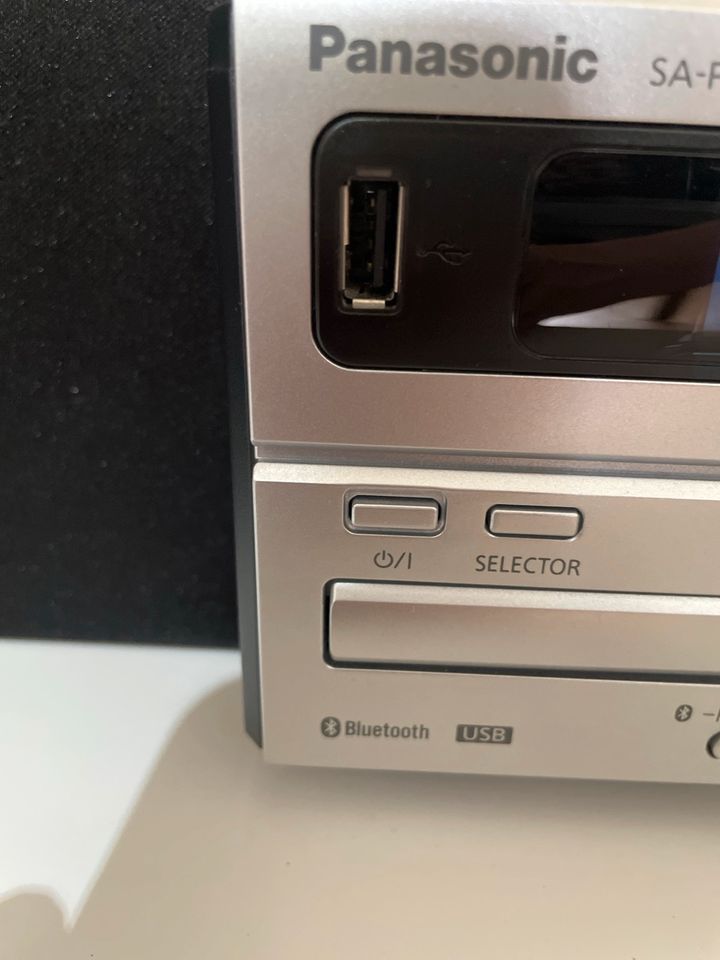 Panasonic Stereoanlage mit USB Anschluss und 2 Boxen in Meyn