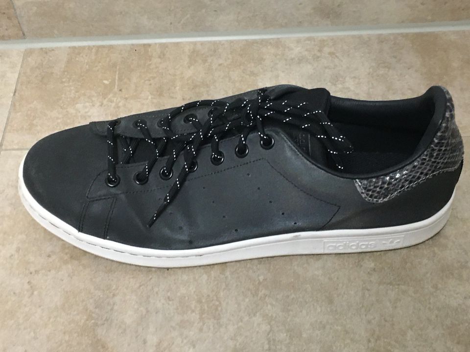 Adidas Herren Sneaker Grau Schwarz Gr. 46 2/3 Neuwertig in Düsseldorf