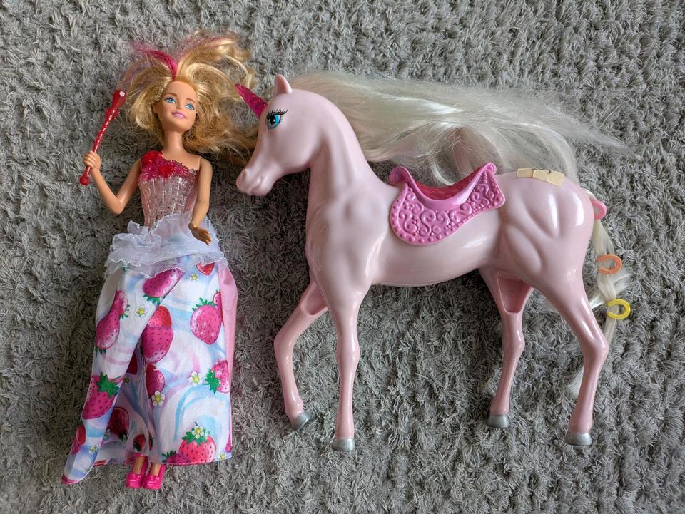 Barbie Nikki DYX29 Licht Musik leuchtendes Einhorn in Bielefeld