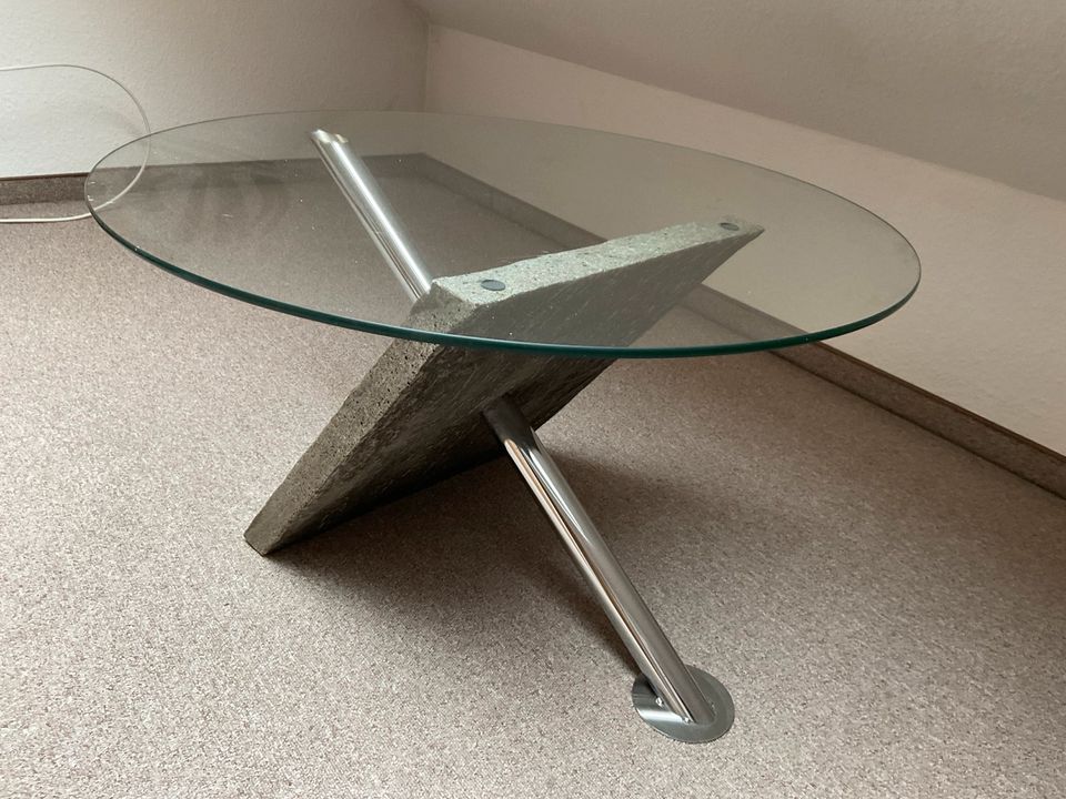 Tisch mit Glasplatte in Weilheim an der Teck