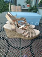 Sandalen wedges rosegold Keilabsatz Sommer schick rosa 37/38 neu Baden-Württemberg - Külsheim Vorschau