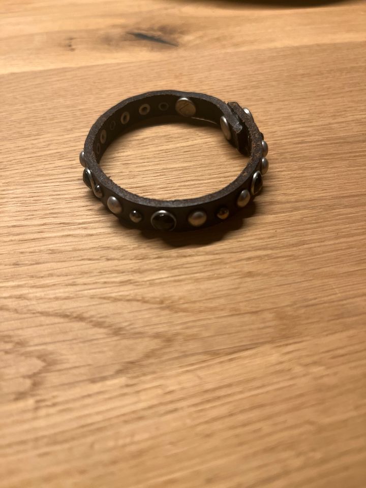 Lederarmbänder von Liebeskind in rotbraun, braun und schwarz in Düsseldorf