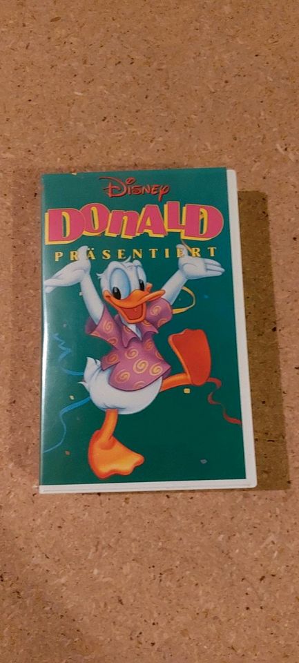 Walt Disney Donald präsentiert VHS Kassette in Essingen