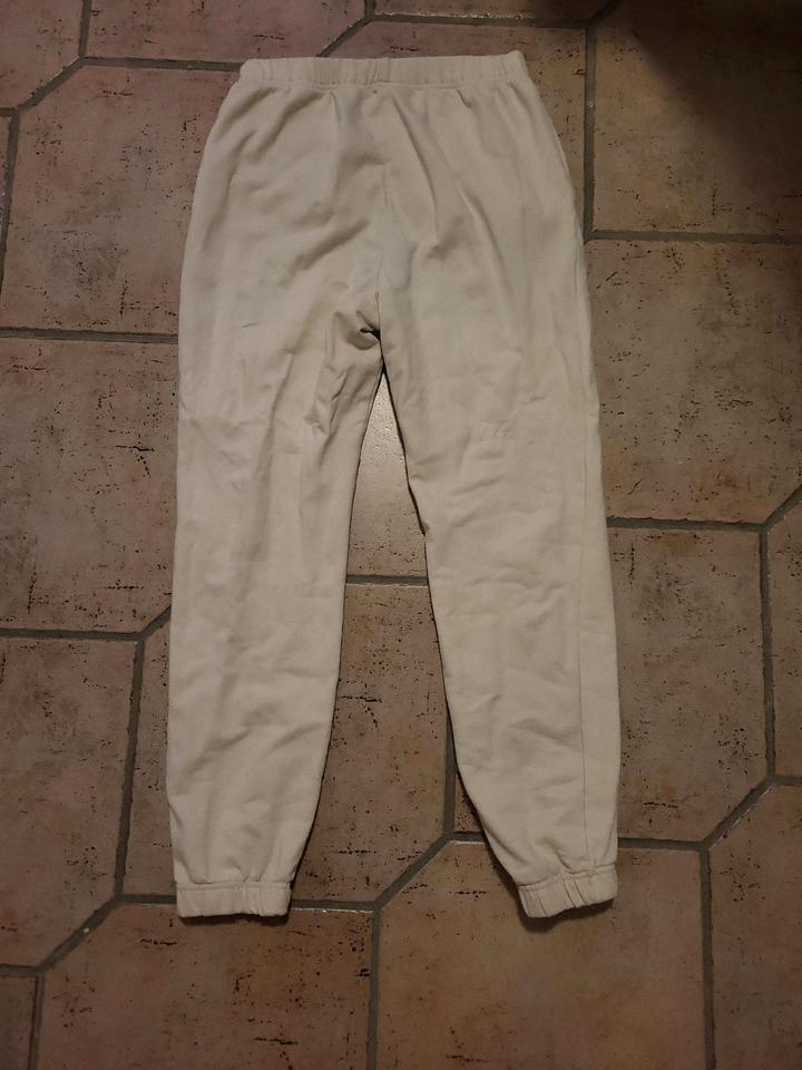 Beige Jogginghose in Neustadt