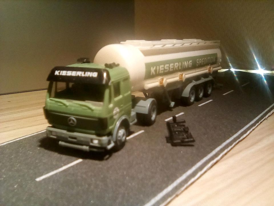 Herpa Lkw MB NG Tank Szg Kieserling in Leverkusen