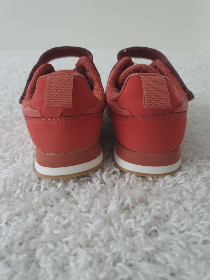 2 Sneaker H&M Turnschuhe Gr.25 in Zetel