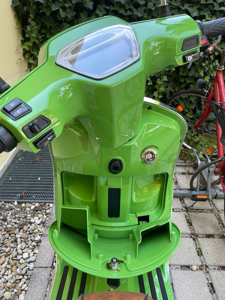 Neuer Elektro-/E-Roller Scooter von UEBLER, Modell "Si.o R1.3“ in München