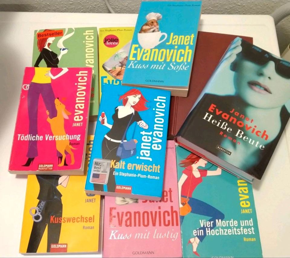 17 Janet Evanovich Bücher - Stephanie Plum Serie in Köln