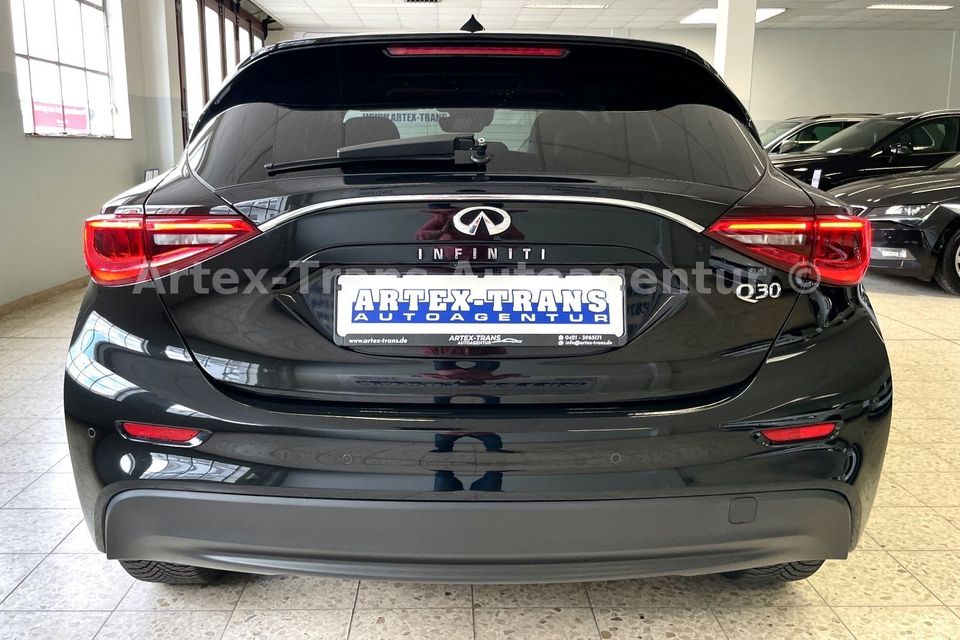 Infiniti Q30 1.5d FWD Sport/ALCANTAR/KEYLESS/360°-KAM/NAV in Bremen