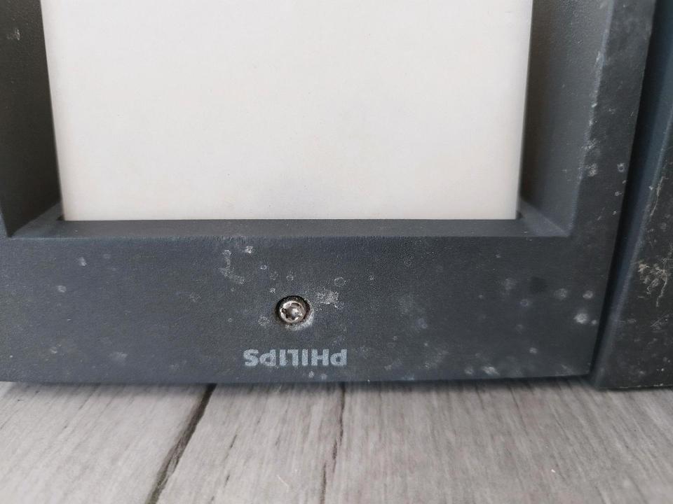 Philips Außenleuchten 3x in Niedersachsen Hage Zu verschenken