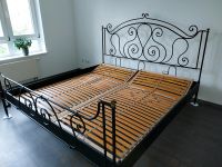 Bett aus Schmiedeeisen schwarz 2x2 m mit Lattenrost Nordrhein-Westfalen - Herford Vorschau