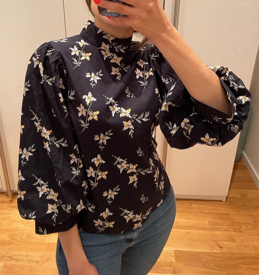 Levi’s Bluse XS schwarz Blumen Trompetenärmel NEU !!! in Berlin