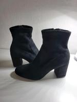 Zara Basics Stiefeletten mit Absatz gr.35 Bayern - Petersaurach Vorschau