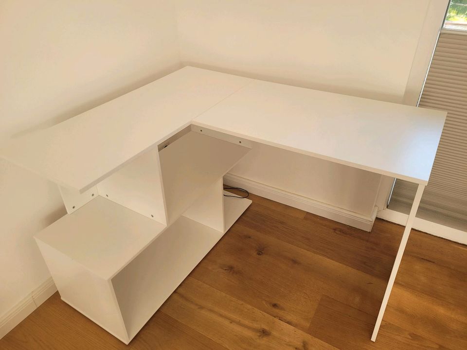 Weißer Schreibtisch / Eckschreibtisch mit Ablage in Hamburg