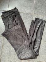 Guess Biker Jegging Hose in Wildlederoptik grau Gr. 28 Bayern - Windberg Vorschau