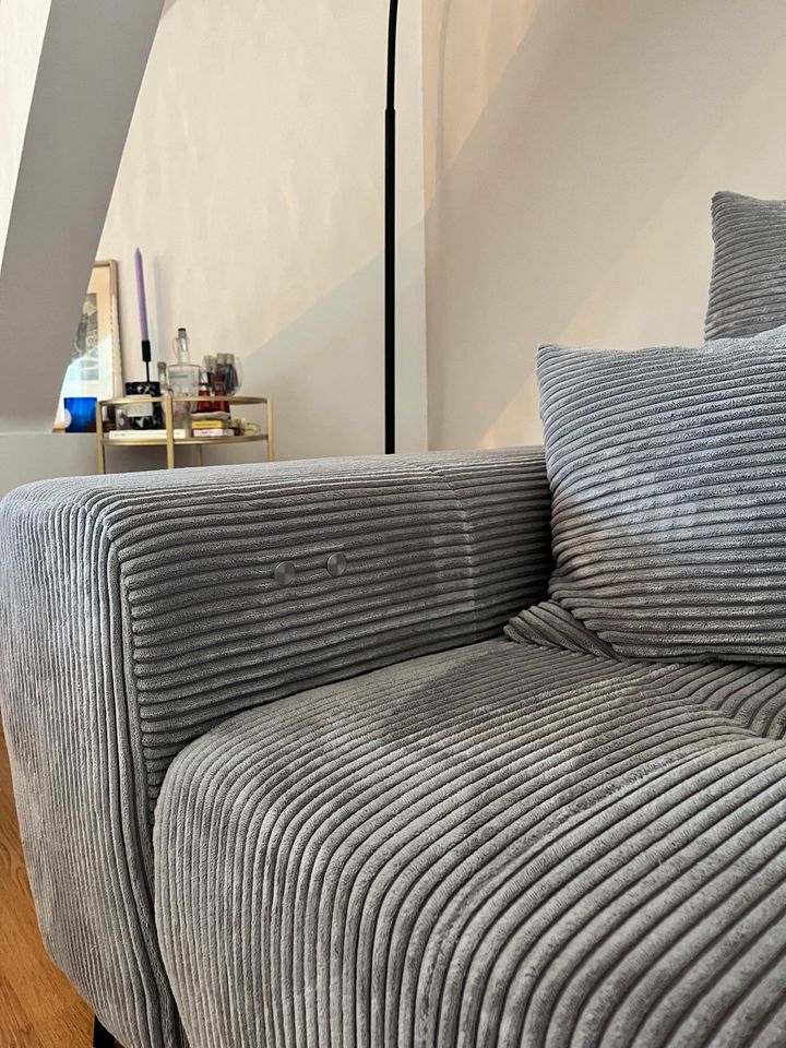 Couch/ Sofa 2x3 Meter in perfektem Zustand zu verkaufen in München