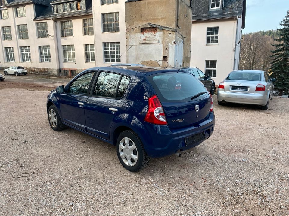 Dacia Sandero 1.6 87 PS Somerreifen +Tüv 10 2025 in Schwarzenberg (Erzgebirge)