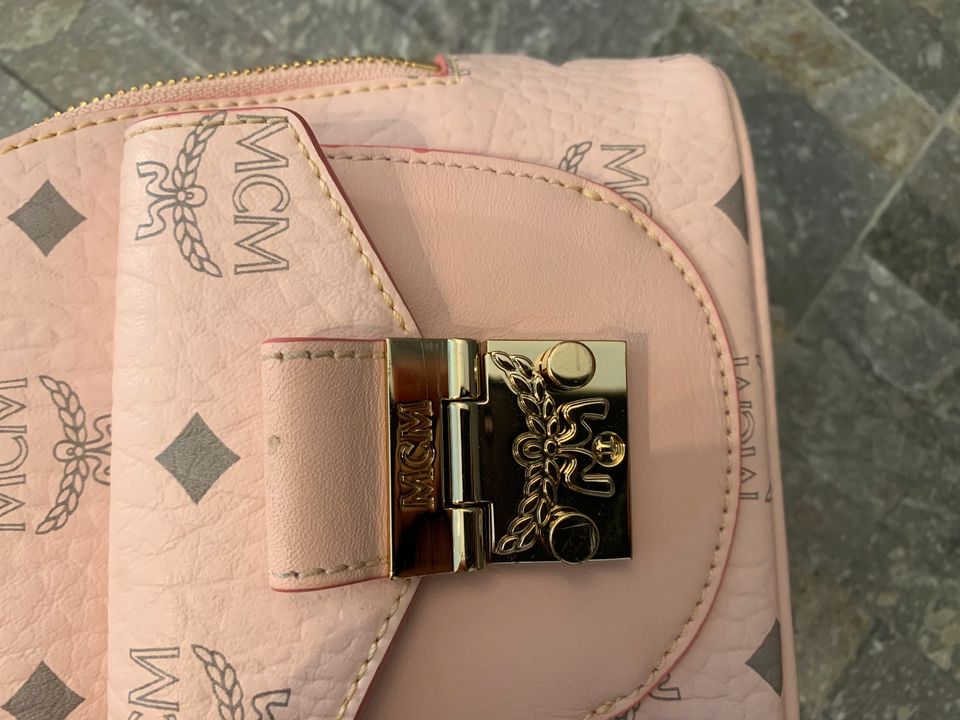 MCM Visetos Mini Tracy Umhängetasche in Powder Pink in Freudenberg