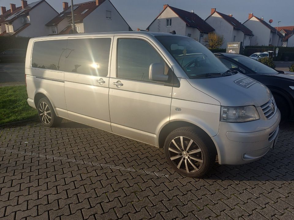 VW T5 Buss 2.5 TDI lange Version 8 Sitzer in Butzbach