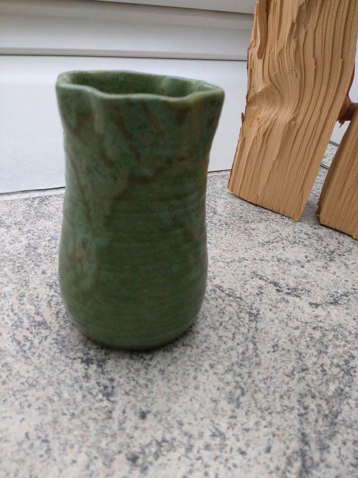 Alte Vase Vintage Handarbeit grün in Stapelfeld