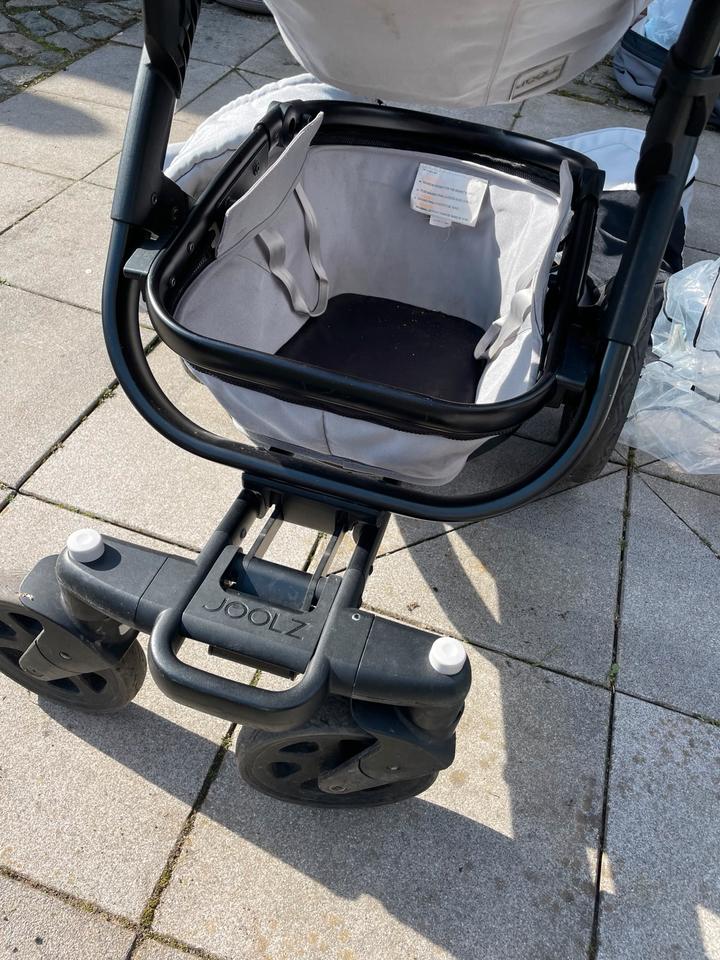 Joolz Geo 3 Kinderwagen hellgrau schwarz mit viel Zubehör in Würselen