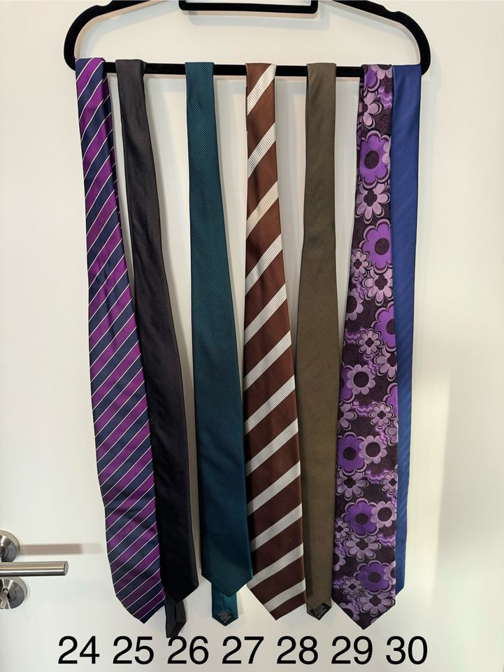 Verschiedene Krawatten in Langen (Hessen)
