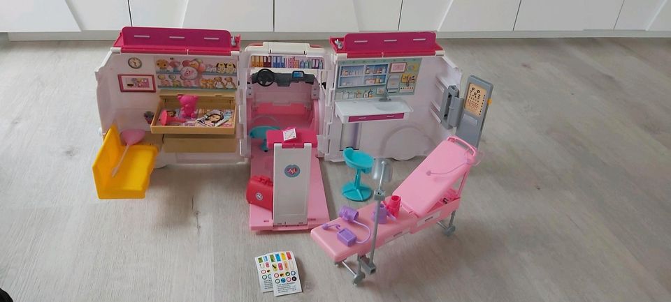 Mattel Barbie Puppen Krankenwagen / mit Licht u. Geräusche in Ostfildern