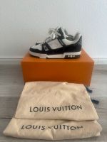 Louis Vuitton Trainer Sneaker Größe 6,5 EU41 Fullset München - Maxvorstadt Vorschau
