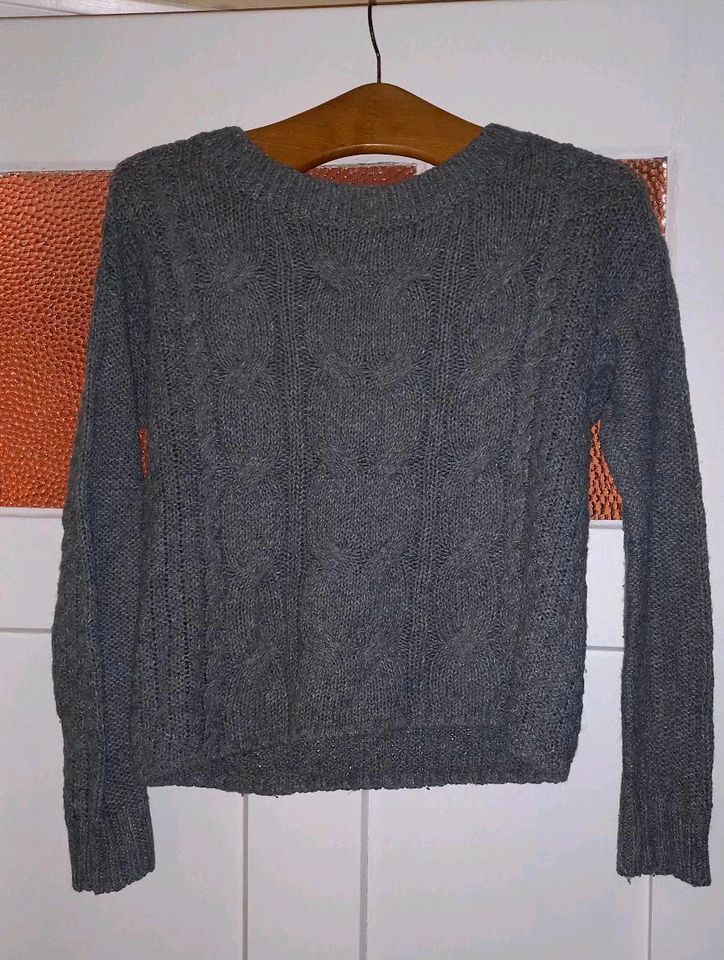 Strickpullover grau Gr. S von Hollister in Wolfschlugen