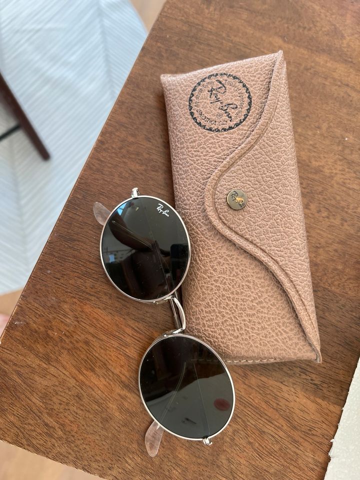 Ray Ban Sonnenbrille Oval in Berlin