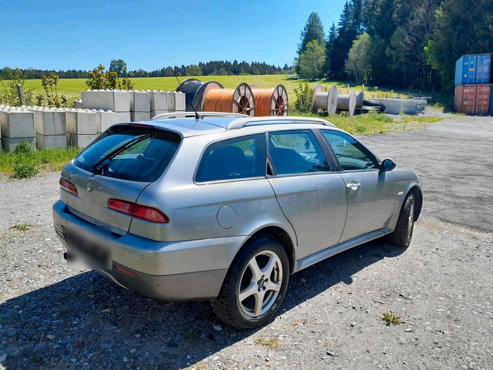 Alfa Romeo Crosswagon 4WD in Kirchberg