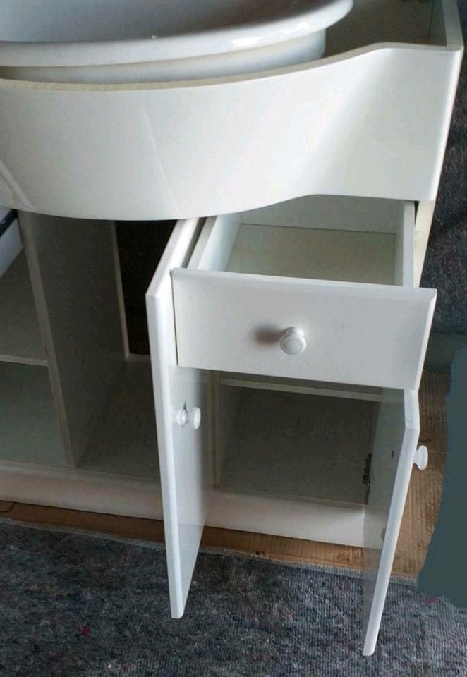 1 WASCHBECKENUNTERSCHRANK IKEA SCHRANK KLAVIER WEISS  BAD in Nürnberg (Mittelfr)