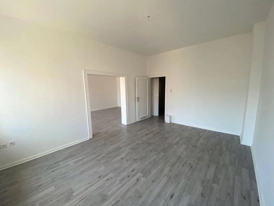 Modernisierte Wohnung mit 2,5 Zimmern sowie Balkon in Bahnhofsnähe! in Hildesheim