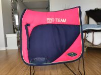 Dressurschabracke Pro Team von HKM in Pink/Blau - super Zustand Niedersachsen - Schiffdorf Vorschau