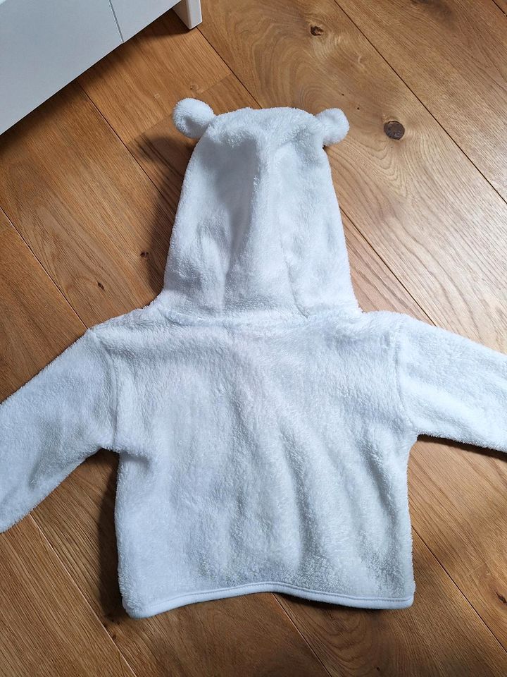 Süße Baby Jacke in Hildesheim