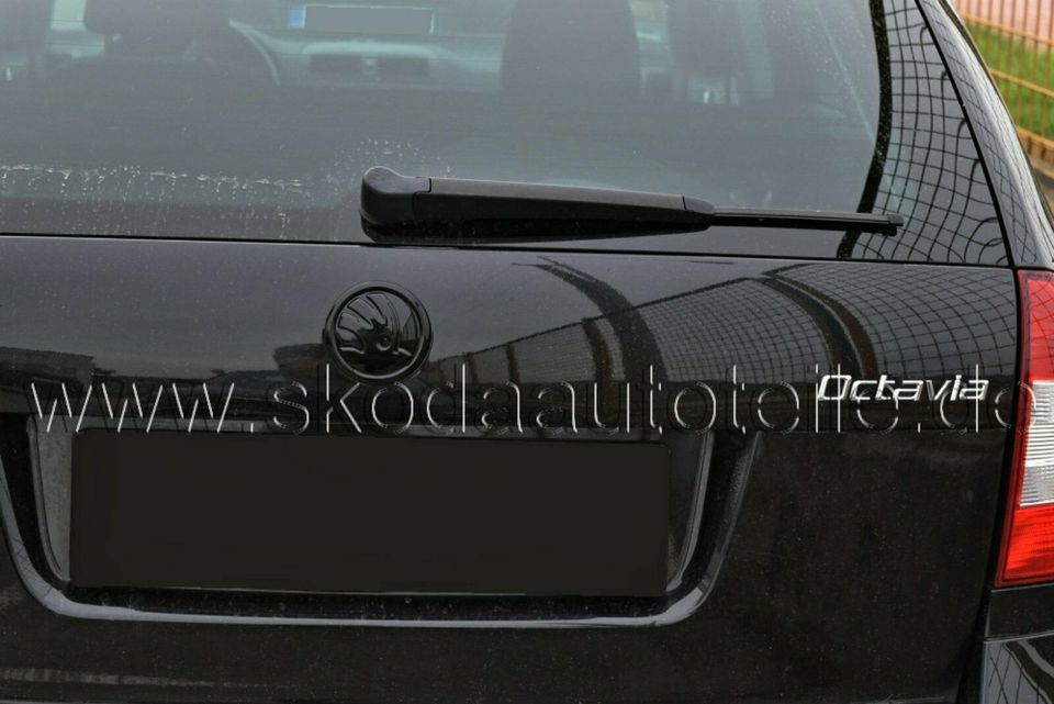 NEW SKODA Emblem Logo BLACK - original - SKODA / 55€* in Würzburg