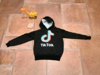 Kapuzen-Pullover / Hoddie "Tik Tok" in der Größe 122/128 Bayern - Waakirchen Vorschau