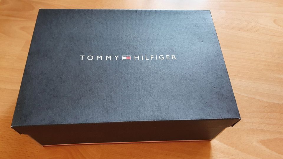 Tommy Hilfiger - Feminin Court Sneaker low Gr.42 - weiß - NEU in Groß-Zimmern