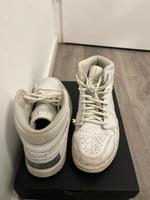 Nike Air Jordan 1 Mid SE White/University-Red Baden-Württemberg - Waldenbuch Vorschau