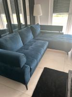 Petrolfarbene Samt Couch mit schwarzen Metallfüßen Niedersachsen - Garbsen Vorschau
