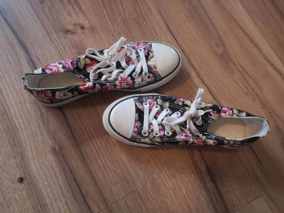 Schuhe Sommer Blumen 39 in Pahlen