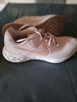 Nike Schuhe Rosa ungetragen Essen - Essen-West Vorschau