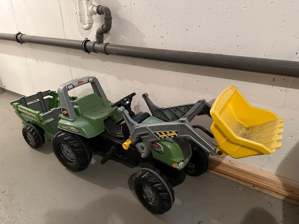 Traktor mit Anhänger in Neumünster