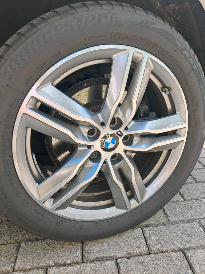 Radsatz BMW X1/X2 M570 18 Zoll Doppelspeiche M mit Winterreifen in Melsungen