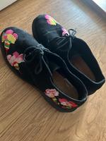 Elegante Damenschuhe mit Blumenmuster Gr. 39 Thüringen - Gera Vorschau