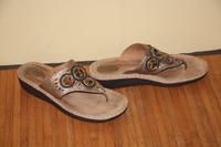 TOP Pantoletten Zehentrenner Sandalen CLARKS Gr. 42 Leder Niedersachsen - Jork Vorschau