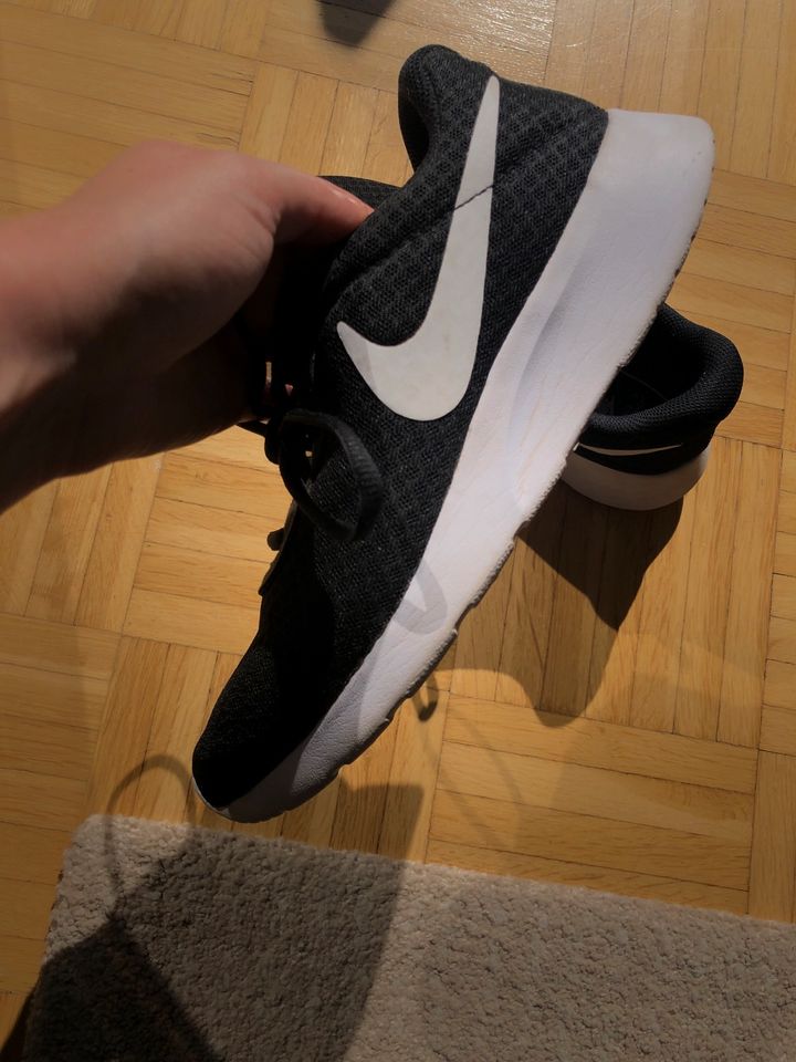 Nike Schuhe | Trainers | schwarz 38 leichte stoffschuhe sneaker in Wertheim