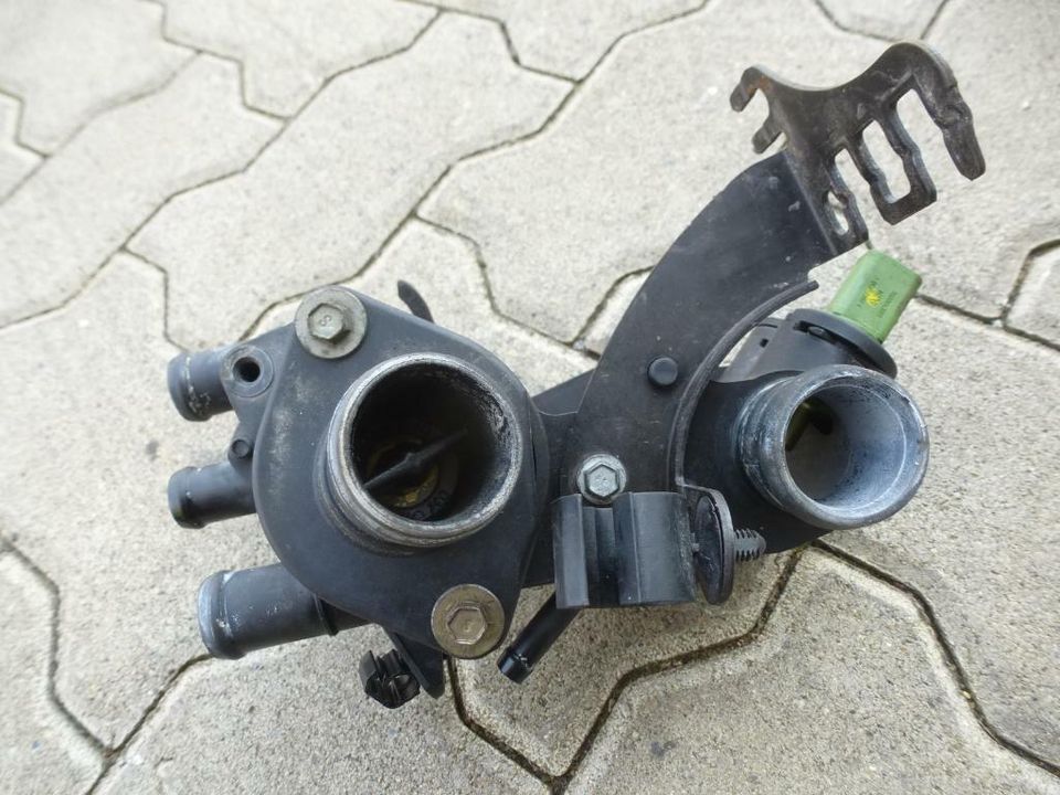 Orig. VW Lupo 1.4 MPI Kühlmittelflansch Thermostat Gehäuse in